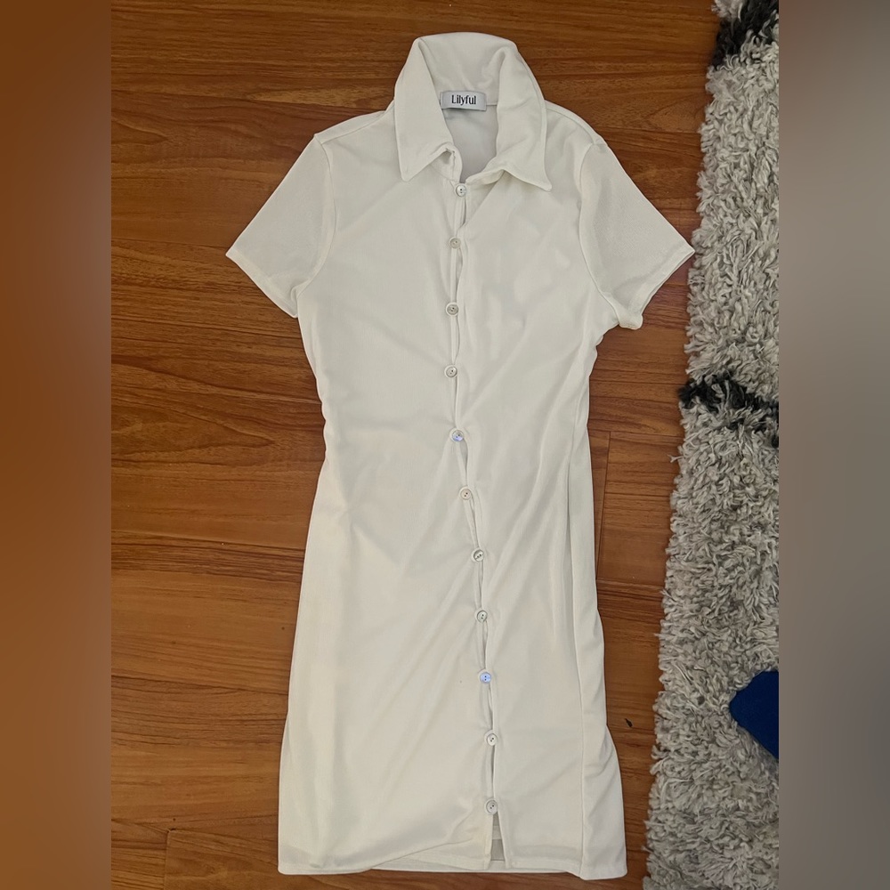 Never worn brand new button up dress size XS.